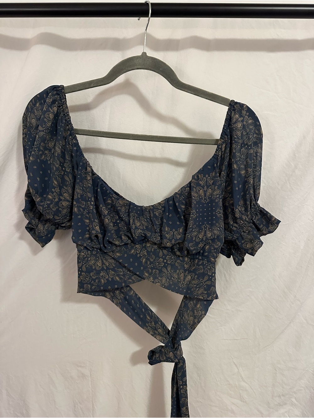 Altar'd State Navy Paisley Tie-Back Puff Sleeve Crop